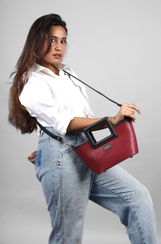 ALIZA SLING BAG