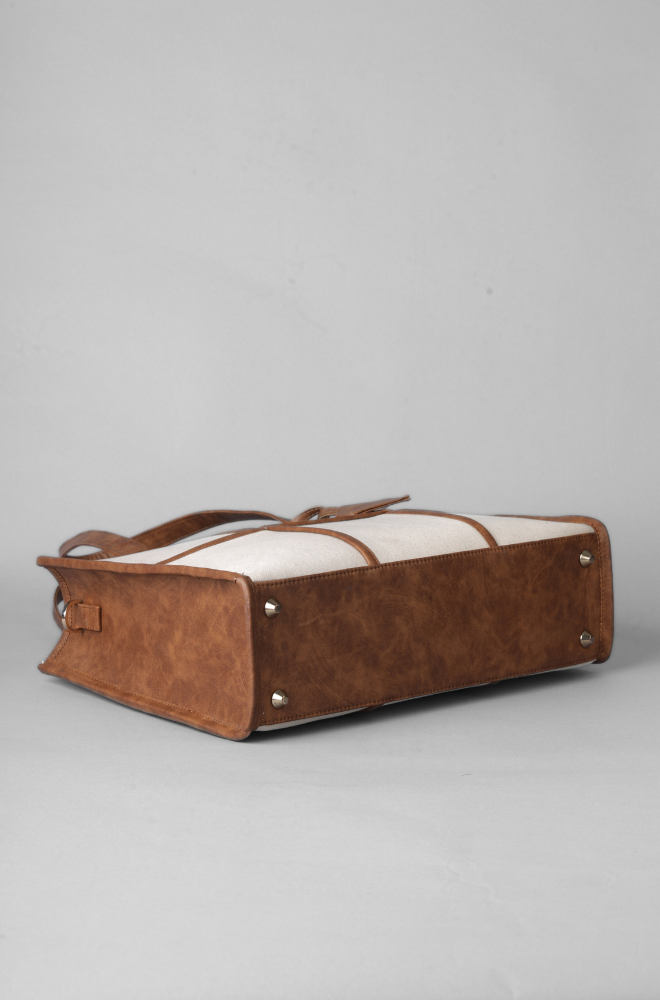 THE HOLLACE MULTIPLE CAMPARTMENTS TOTE