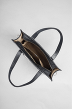 THE HOLLACE MULTIPLE CAMPARTMENTS TOTE